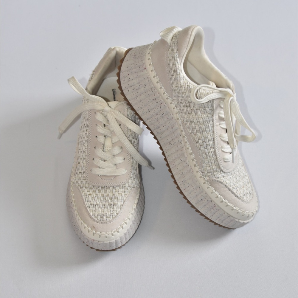Universal Thread Cream Sneakers Minimalist Design